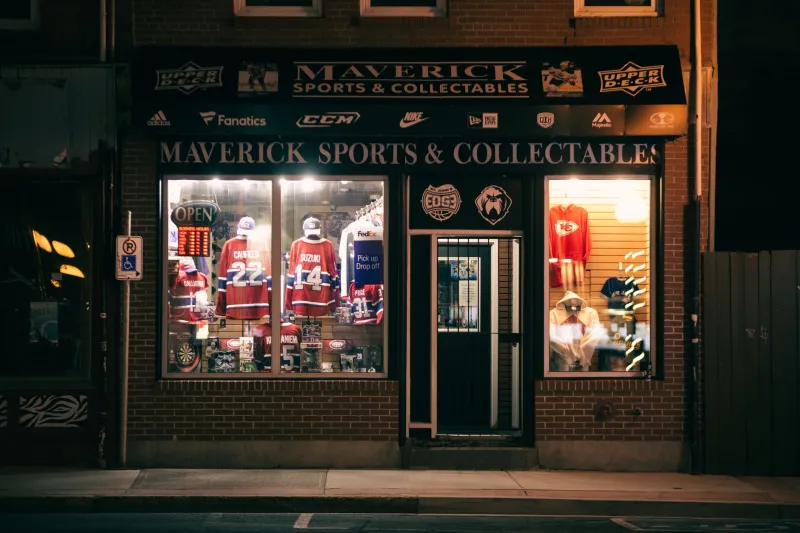 Hold or Fold: The Vintage Sports Memorabilia Decision That Could Cost You Thousands
